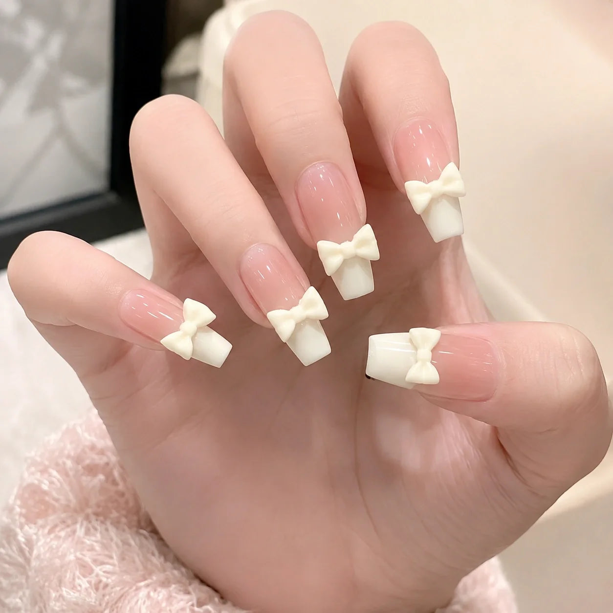 Jovera Joyce Maison Bow Élégance Ivory Manicure