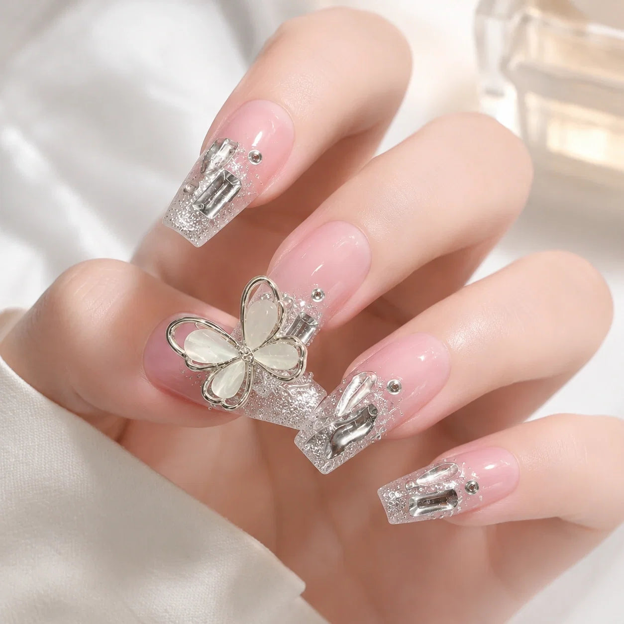 Jovera Joyce Maison Bow Élégance Ivory Manicure