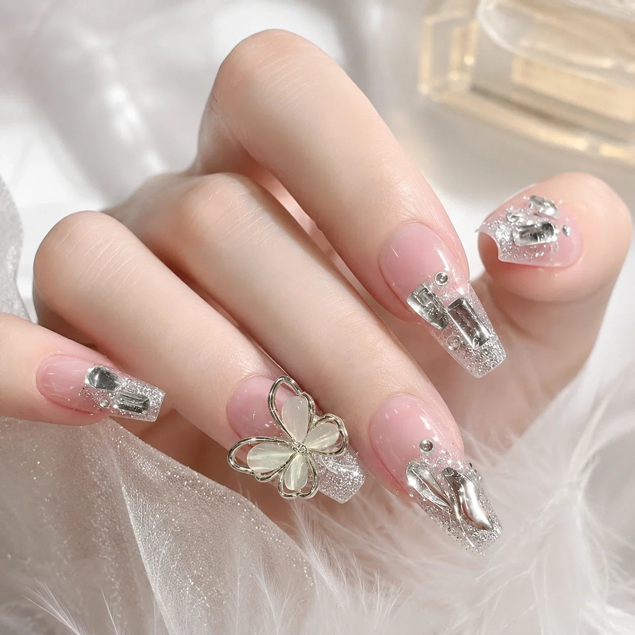 Jovera Joyce Maison Bow Élégance Ivory Manicure